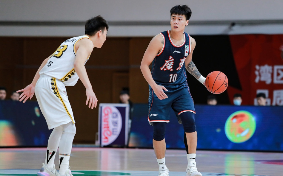 包含江西队再次登顶，胜利红旗高高飘扬胜券在握的词条