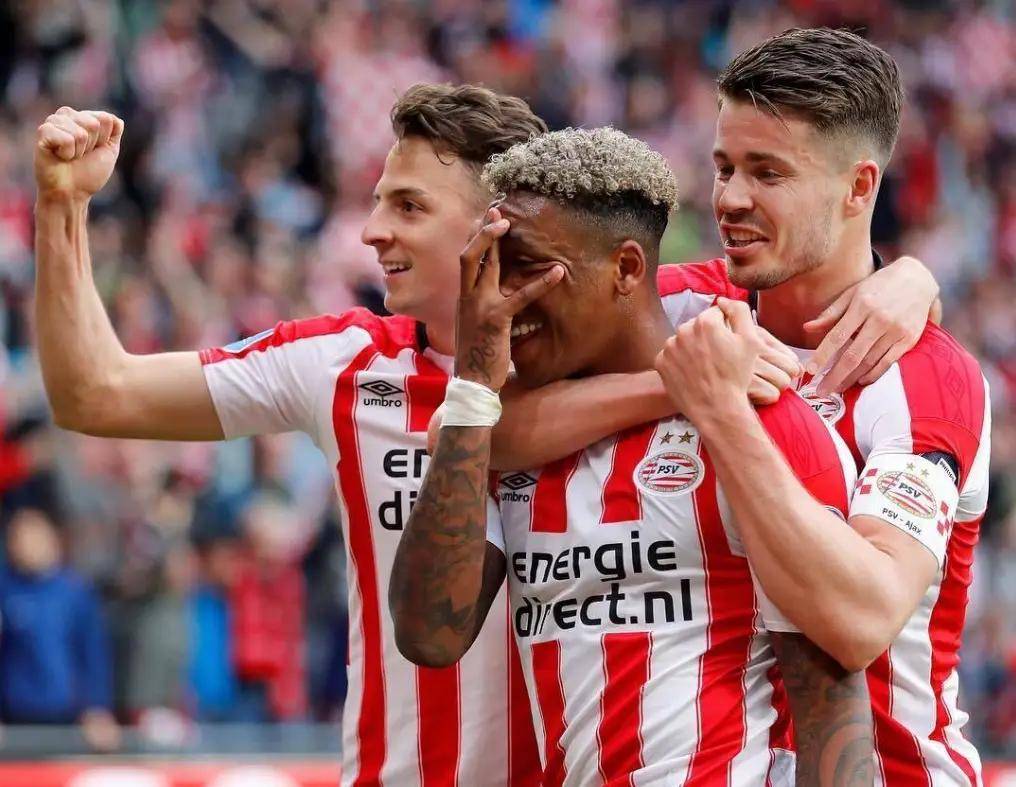 包含阿贾克斯赛前列队欢迎尤文图斯，尊重对手尽显风度！的词条