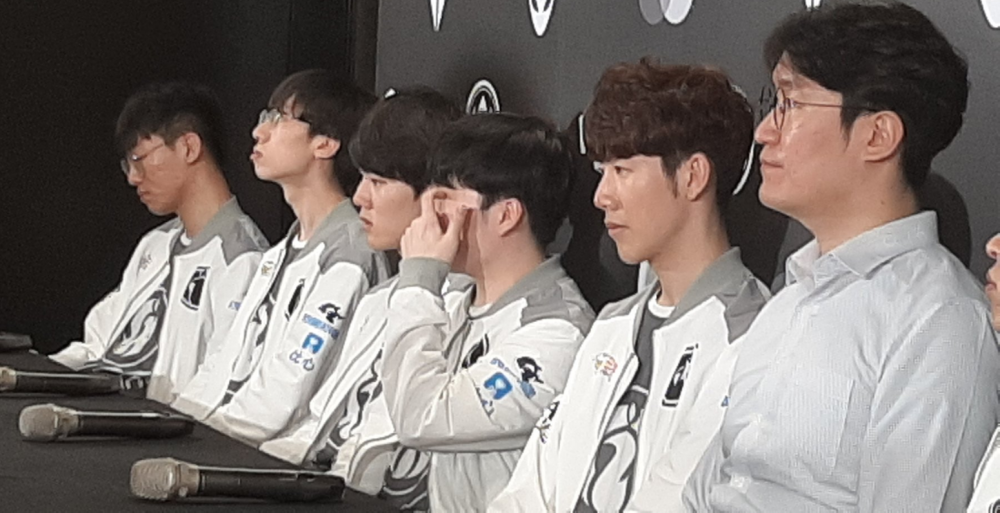 Faker遭遇十连败，TL教练面临压力！的简单介绍