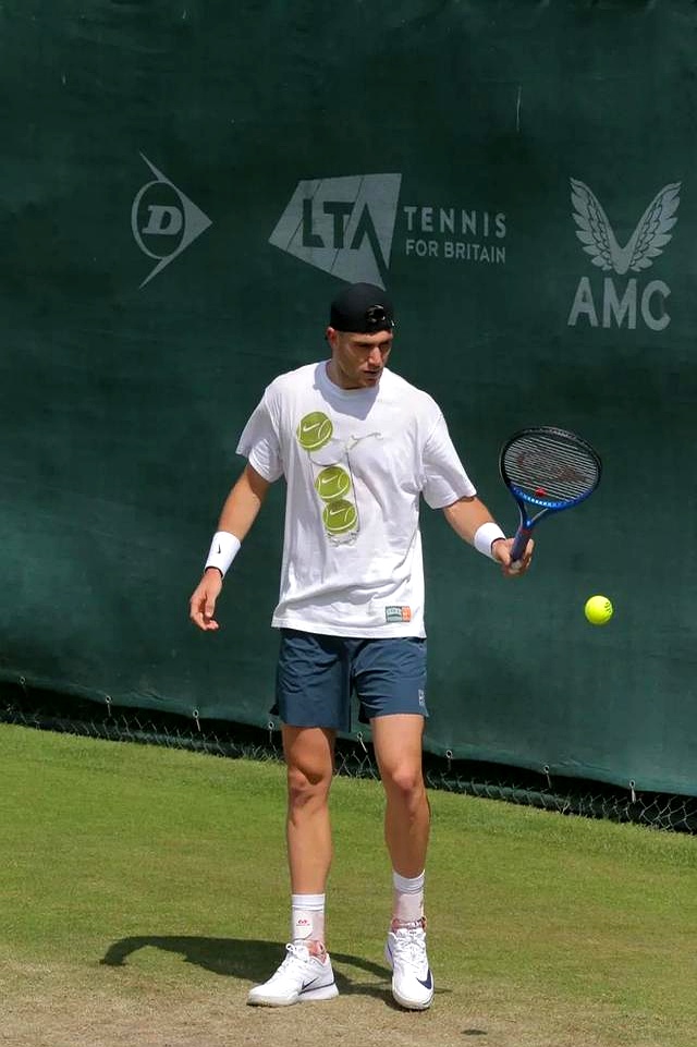  穆雷爆冷击败西班牙队，精彩发挥引爆全场！